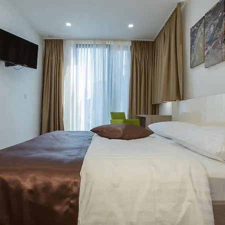 Hotel National 3*