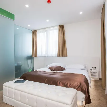 National Hotel 3*
